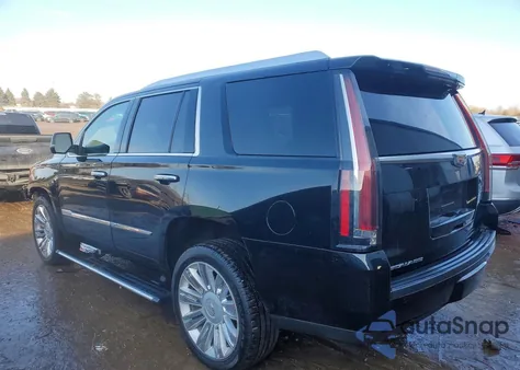 2016 Cadillac Escalade Platinum z USA, uszkodzony, nr VIN 1GYS4DKJ3GR122054